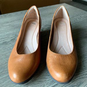 Nurture by Lamaze Tan Wedges